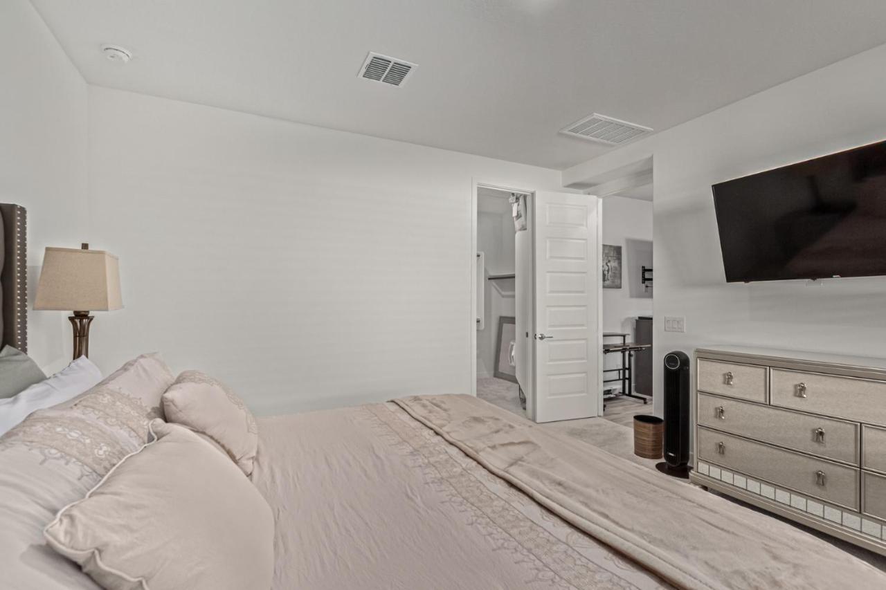 At Your Service - Modern Amenities, Urban Location, Sophisticated Style Phoenix Exterior photo