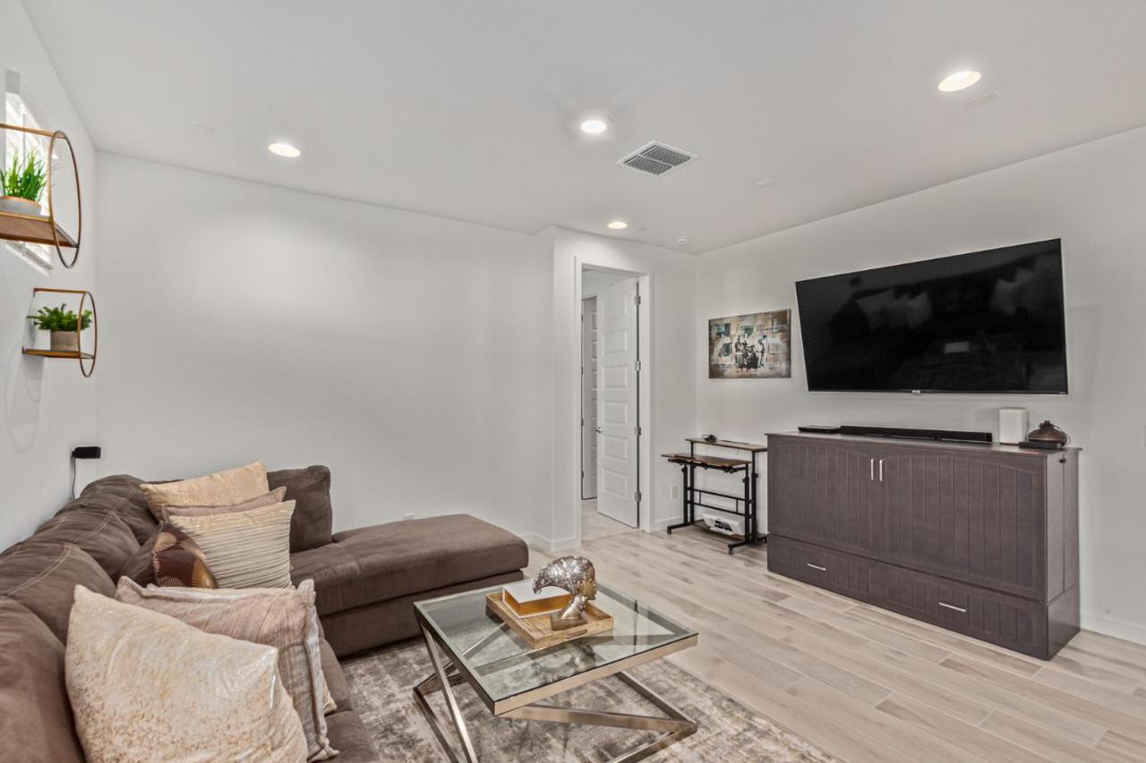 At Your Service - Modern Amenities, Urban Location, Sophisticated Style Phoenix Exterior photo