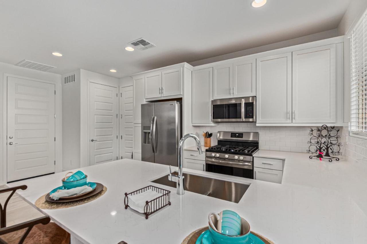 At Your Service - Modern Amenities, Urban Location, Sophisticated Style Phoenix Exterior photo