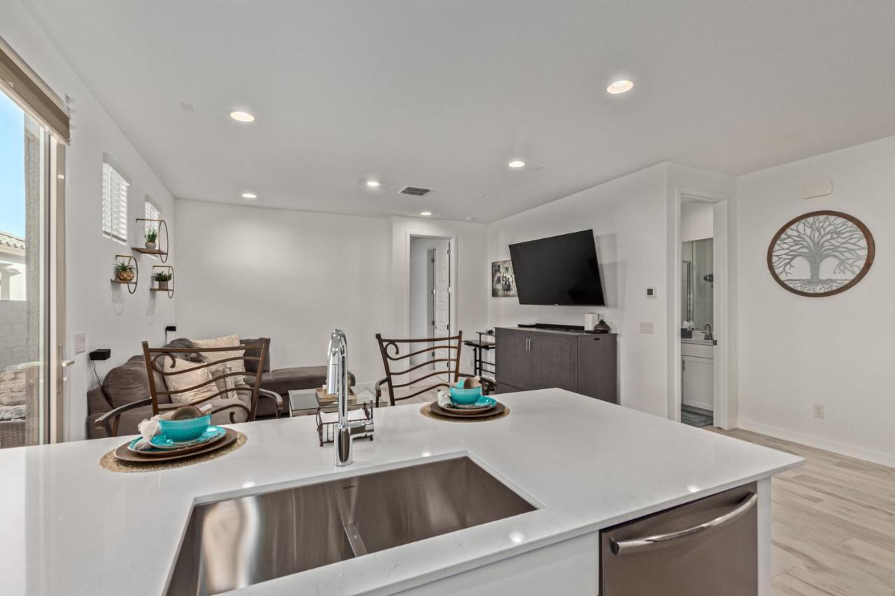 At Your Service - Modern Amenities, Urban Location, Sophisticated Style Phoenix Exterior photo