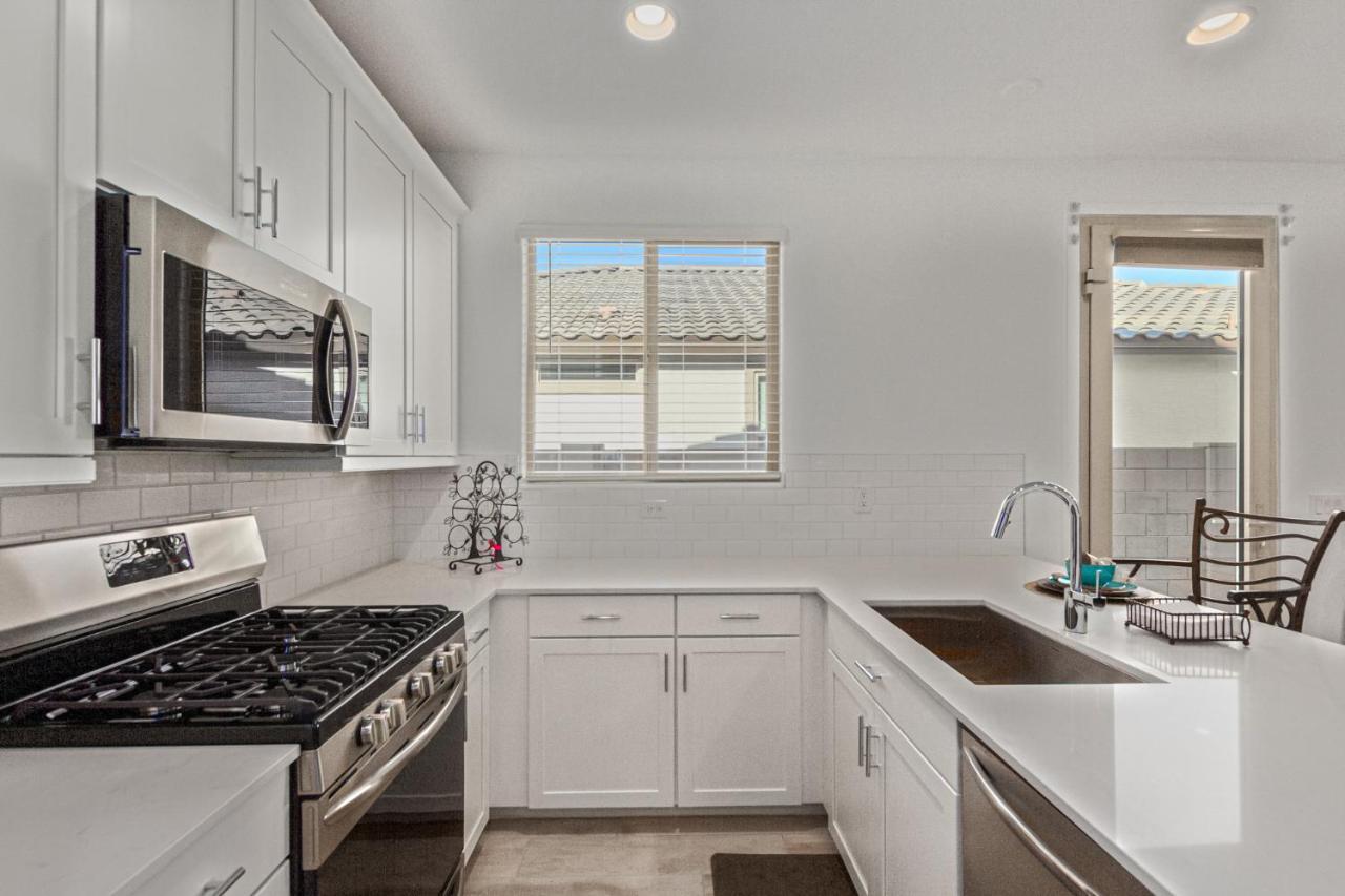 At Your Service - Modern Amenities, Urban Location, Sophisticated Style Phoenix Exterior photo
