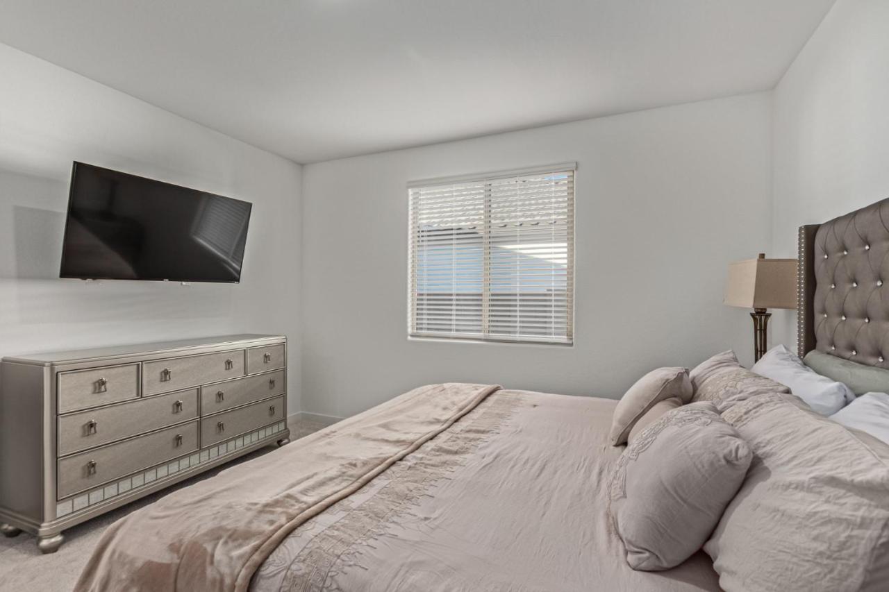 At Your Service - Modern Amenities, Urban Location, Sophisticated Style Phoenix Exterior photo