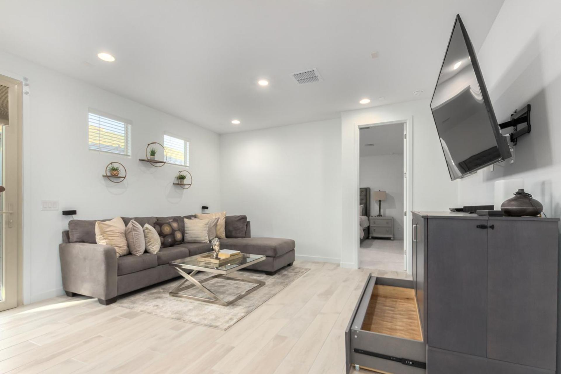At Your Service - Modern Amenities, Urban Location, Sophisticated Style Phoenix Exterior photo