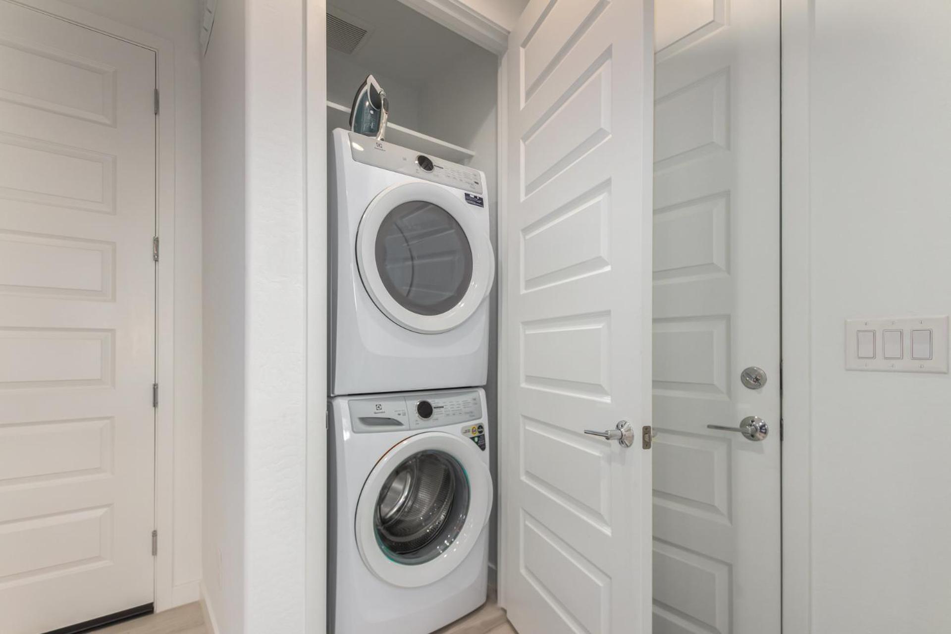 At Your Service - Modern Amenities, Urban Location, Sophisticated Style Phoenix Exterior photo